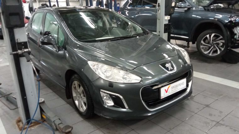 Peugeot 308 2012 года, 120 305 км - вид 3