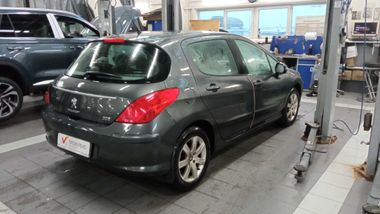 Peugeot 308 2012 года, 120 305 км - вид 3