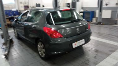 Peugeot 308 2012 года, 120 305 км - вид 4