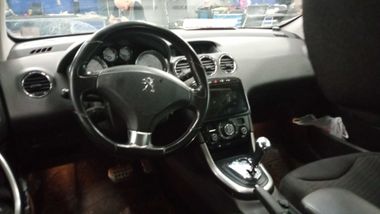 Peugeot 308 2012 года, 120 305 км - вид 5