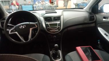 Hyundai Solaris 2013 года, 153 851 км - вид 5