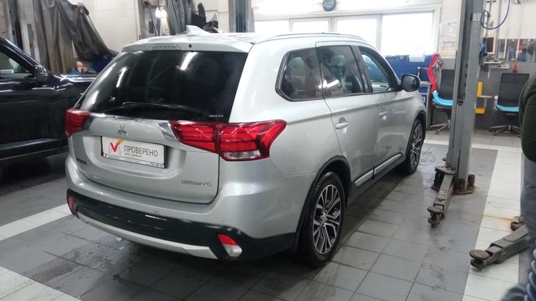 Mitsubishi Outlander 2017 года, 182 532 км - вид 3