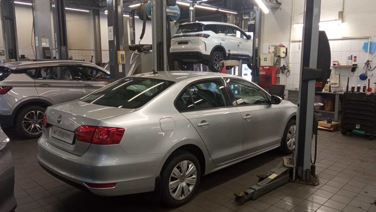 Volkswagen Jetta 2013 года, 100 177 км - вид 3