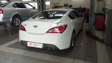 Hyundai Genesis 2013 года, 237 737 км - вид 3