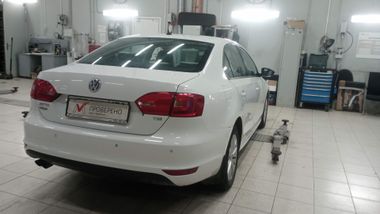 Volkswagen Jetta 2013 года, 195 308 км - вид 3