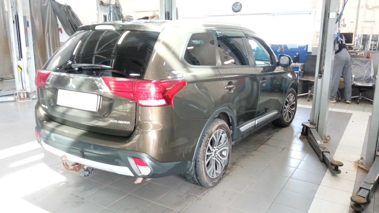 Mitsubishi Outlander 2018 года, 316 291 км - вид 3