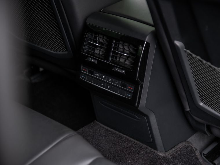 Volkswagen Touareg 2019 года, 123 994 км - вид 19