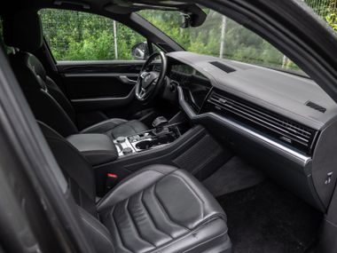 Volkswagen Touareg 2019 года, 123 994 км - вид 20