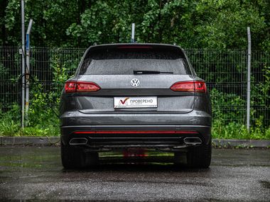 Volkswagen Touareg 2019 года, 123 994 км - вид 4