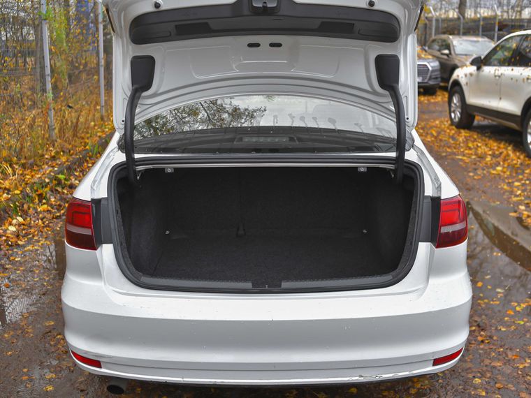 Volkswagen Jetta 2016 года, 177 306 км - вид 13