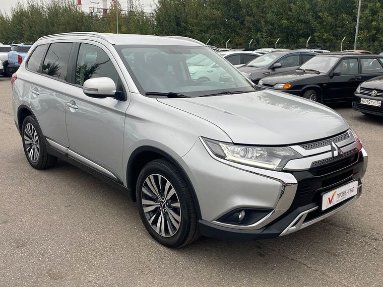 Mitsubishi Outlander 2019 года, 100 936 км - вид 3