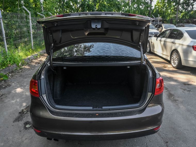 Volkswagen Jetta 2011 года, 159 742 км - вид 12