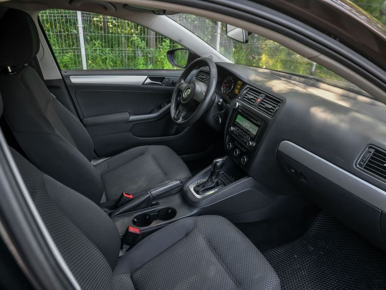 Volkswagen Jetta 2011 года, 159 742 км - вид 11