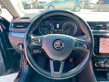 Skoda Superb 2018 года, 286 022 км - вид 9