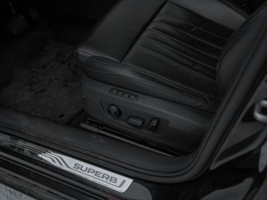 Skoda Superb 2018 года, 286 022 км - вид 12