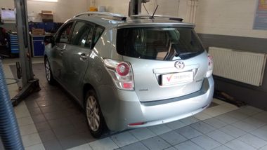 Toyota Verso 2012 года, 303 200 км - вид 5