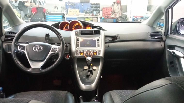 Toyota Verso 2012 года, 303 200 км - вид 6