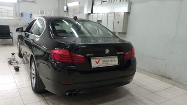 BMW 5 серия 2013 года, 190 000 км - вид 4