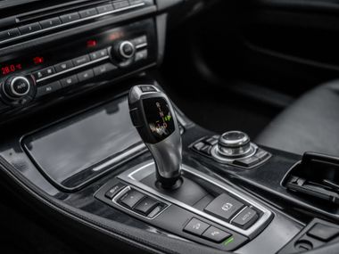 BMW 5 серия 2013 года, 190 000 км - вид 9