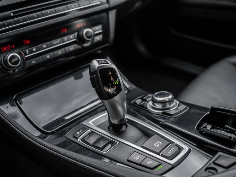 BMW 5 серия 2013 года, 190 000 км - вид 9