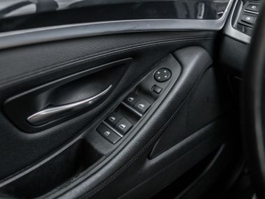 BMW 5 серия 2013 года, 190 000 км - вид 11