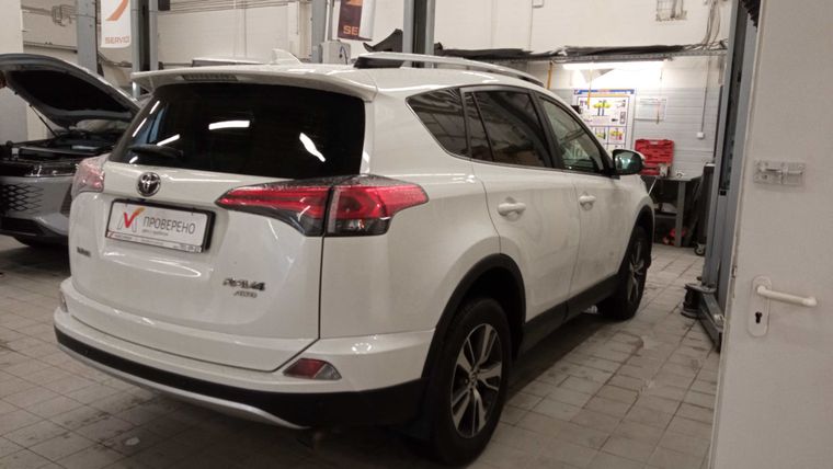 Toyota RAV4 2016 года, 179 985 км - вид 3