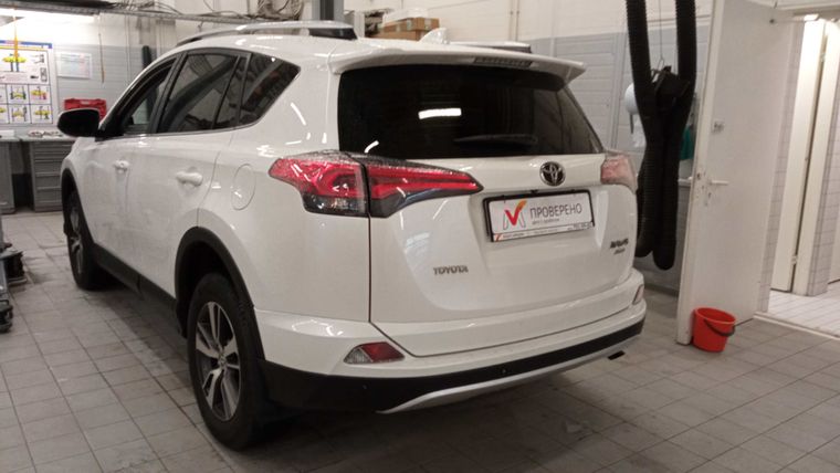 Toyota RAV4 2016 года, 179 985 км - вид 4