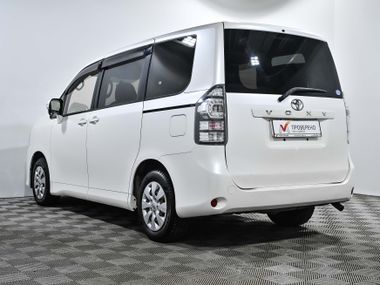 Toyota Voxy 2012 года, 250 176 км - вид 7