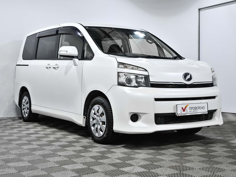 Toyota Voxy 2012 года, 250 176 км - вид 4