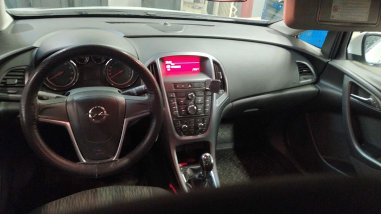 Opel Astra 2012 года, 165 711 км - вид 5