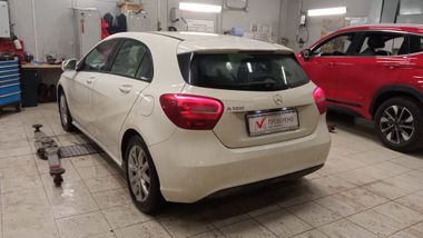 Mercedes-Benz A-класс 2015 года, 140 000 км - вид 4