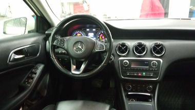 Mercedes-Benz A-класс 2015 года, 140 000 км - вид 5