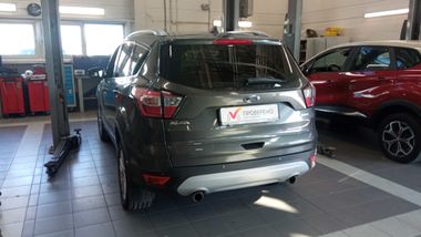 Ford Kuga 2018 года, 143 452 км - вид 4