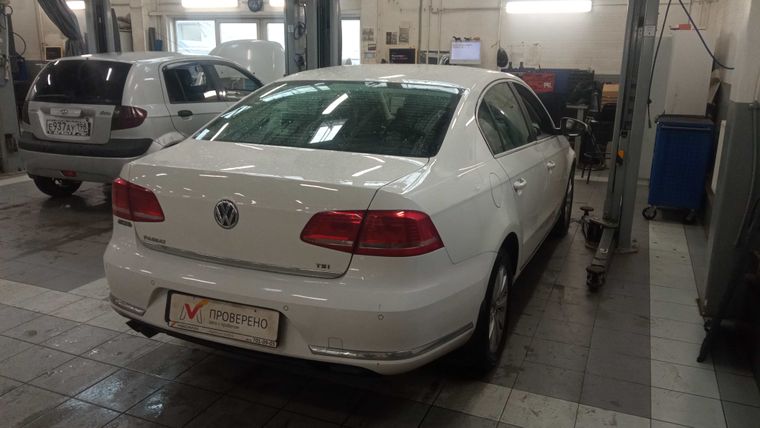 Volkswagen Passat 2012 года, 279 174 км - вид 3