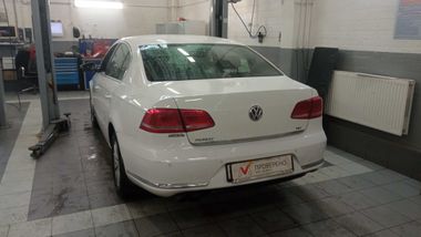 Volkswagen Passat 2012 года, 279 174 км - вид 4