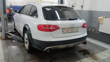 Audi A4 Allroad Quattro 2011 года, 191 477 км - вид 4