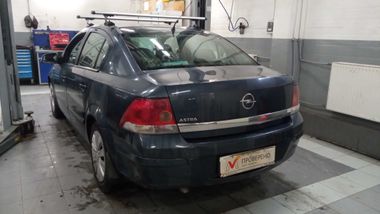 Opel Astra 2010 года, 218 000 км - вид 4