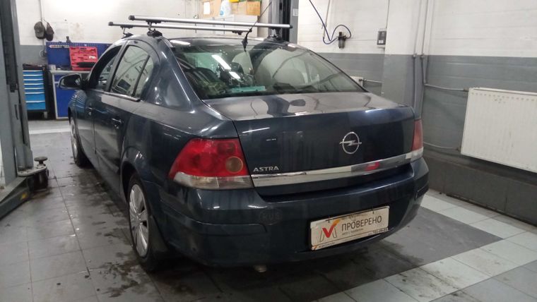 Opel Astra 2010 года, 218 000 км - вид 4