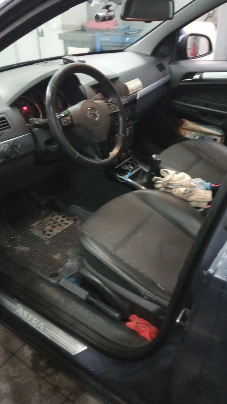 Opel Astra 2010 года, 218 000 км - вид 5