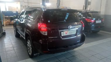 Toyota Vanguard 2010 года, 127 630 км - вид 4