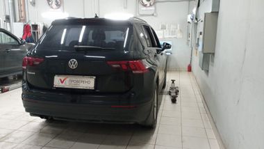 Volkswagen Tiguan 2020 года, 135 705 км - вид 3