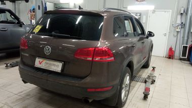 Volkswagen Touareg 2013 года, 127 425 км - вид 3