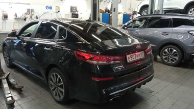 KIA Optima 2019 года, 80 368 км - вид 4