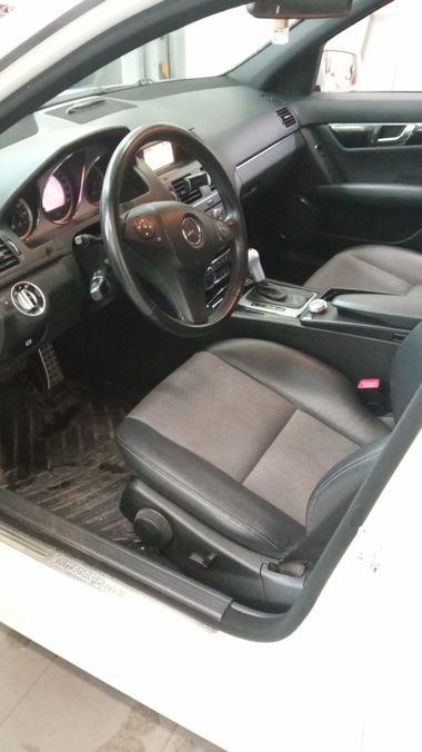 Mercedes-Benz C-класс 2010 года, 206 257 км - вид 5