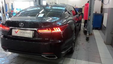 Lexus LS 2018 года, 166 600 км - вид 3