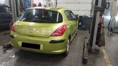 Peugeot 308 2008 года, 105 900 км - вид 3
