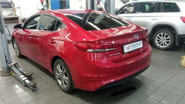 Hyundai Elantra 2017 года, 217 306 км - вид 4