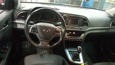 Hyundai Elantra 2017 года, 217 306 км - вид 5