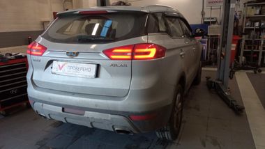 Geely Atlas 2018 года, 199 438 км - вид 3