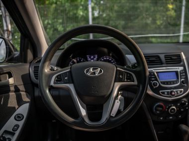 Hyundai Solaris 2013 года, 183 186 км - вид 6